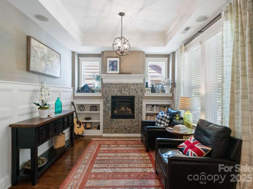 5137 Rialto Street, Belmont, NC 28012.  MLS# CAR4277416, YatesRealty ID 25831. Situated just off the front foyer, the formal living room offers a welcoming and elegant space to relax or entertain. A sleek gas fireplace serves as the focal point, providing cozy warmth and ambiance. With thoughtfully 