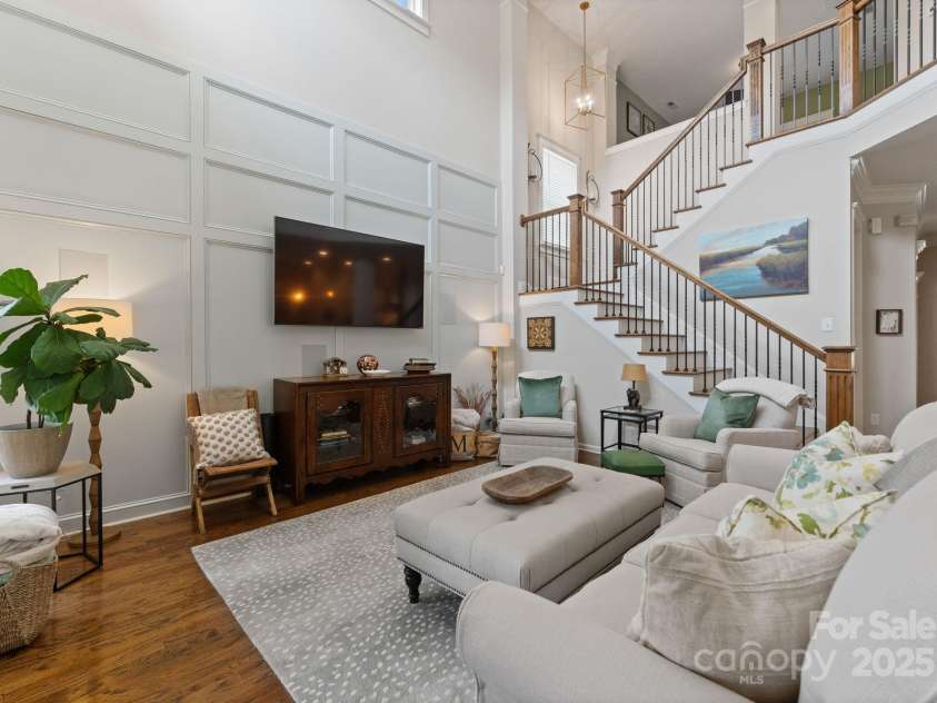 5137 Rialto Street, Belmont, NC 28012.  MLS# CAR4277416, YatesRealty ID 25831. The expansive great room commands attention with its soaring ceilings and abundant natural light, creating a bright and sophisticated atmosphere. An exquisitely crafted staircase gracefully ascends, adding architectural i