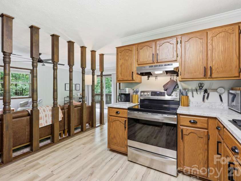 182 Saw Branch Road, Candler, NC 28715.  MLS# CAR4386375, YatesRealty ID 25834. 