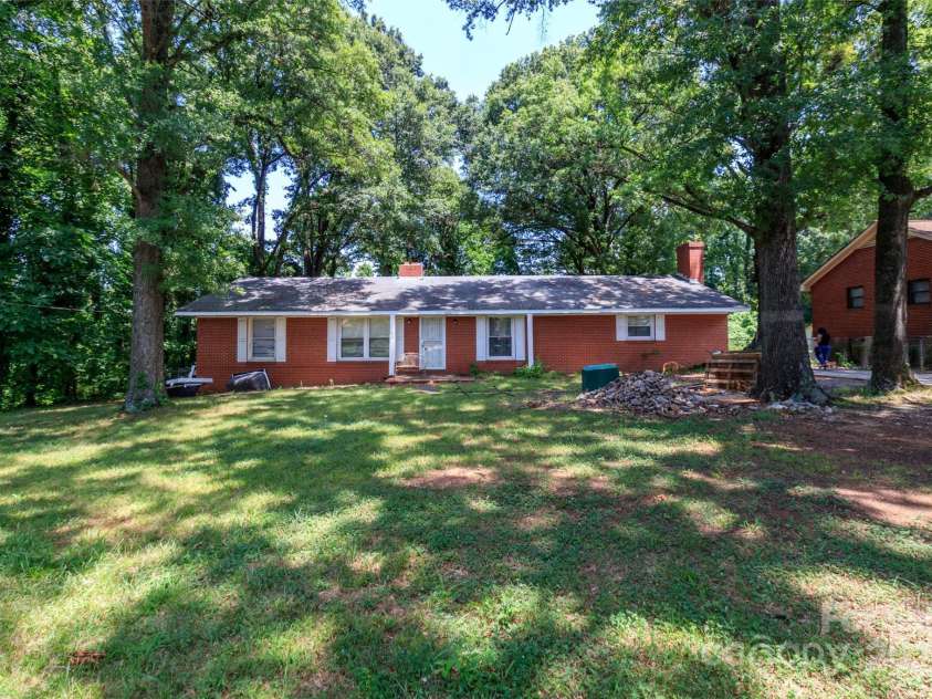 4015 Wilson Lane, Charlotte, NC 28206.  MLS# CAR4278178, YatesRealty ID 25834. 