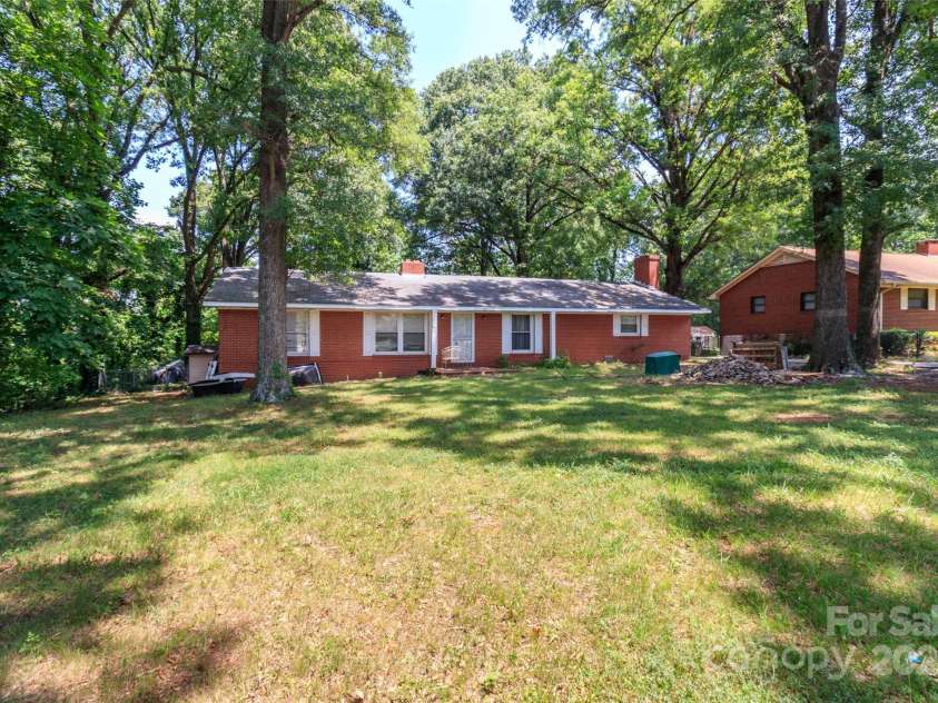 4015 Wilson Lane, Charlotte, NC 28206.  MLS# CAR4278178, YatesRealty ID 25834. 