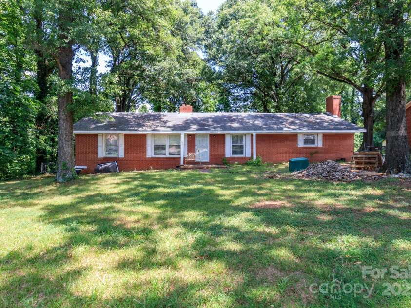 4015 Wilson Lane, Charlotte, NC 28206.  MLS# CAR4278178, YatesRealty ID 25834. 