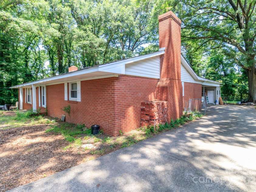 4015 Wilson Lane, Charlotte, NC 28206.  MLS# CAR4278178, YatesRealty ID 25834. 