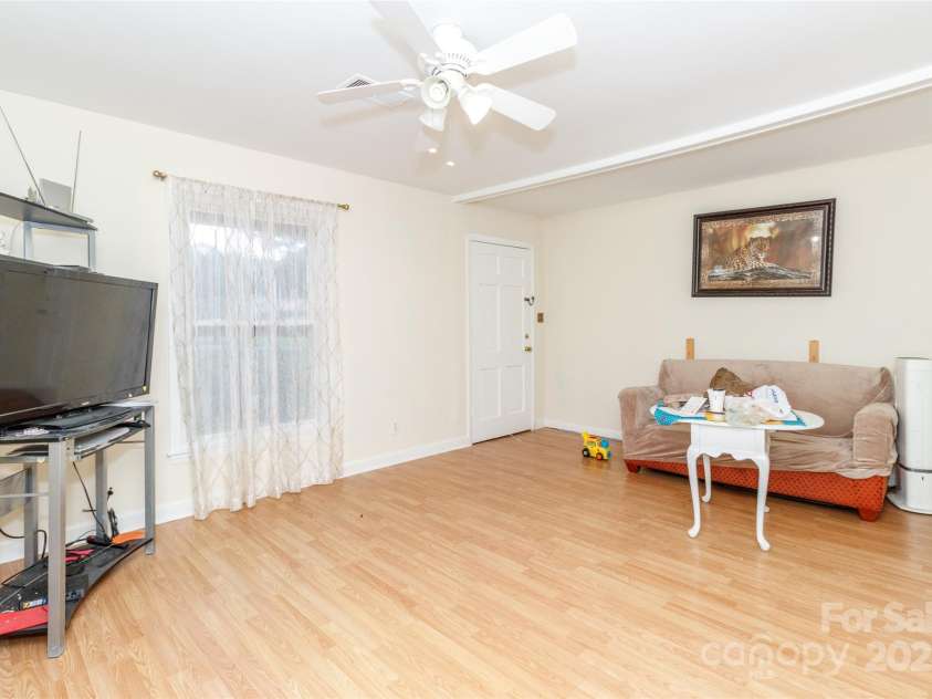 4015 Wilson Lane, Charlotte, NC 28206.  MLS# CAR4278178, YatesRealty ID 25834. 