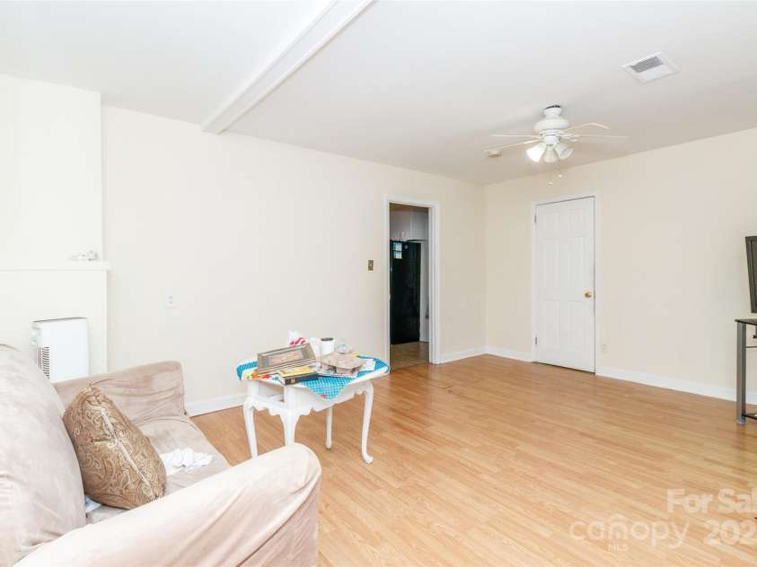 4015 Wilson Lane, Charlotte, NC 28206.  MLS# CAR4278178, YatesRealty ID 25834. 