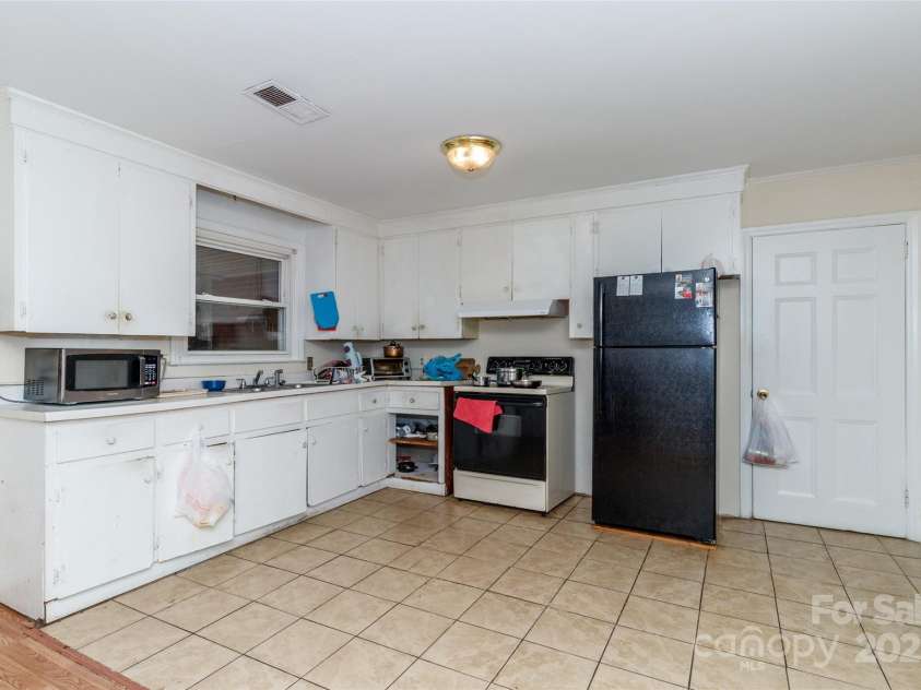 4015 Wilson Lane, Charlotte, NC 28206.  MLS# CAR4278178, YatesRealty ID 25834. 