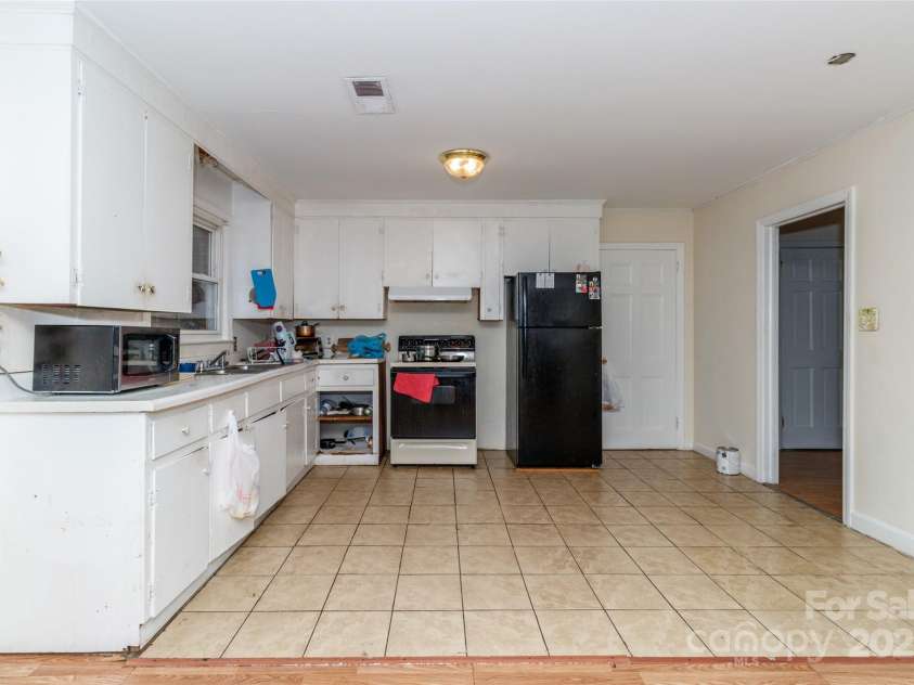 4015 Wilson Lane, Charlotte, NC 28206.  MLS# CAR4278178, YatesRealty ID 25834. 