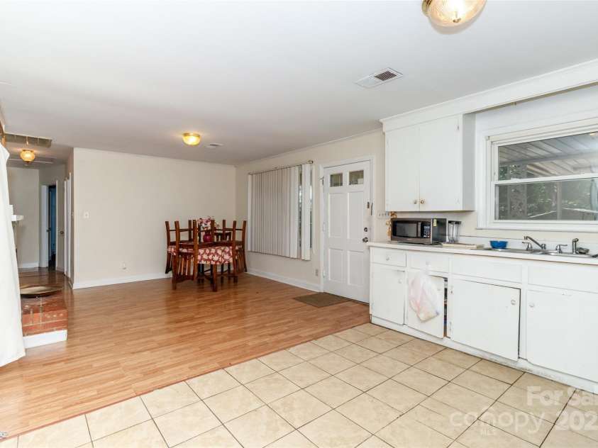 4015 Wilson Lane, Charlotte, NC 28206.  MLS# CAR4278178, YatesRealty ID 25834. 