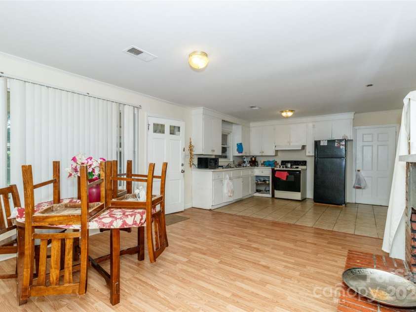 4015 Wilson Lane, Charlotte, NC 28206.  MLS# CAR4278178, YatesRealty ID 25834. 