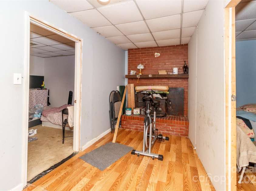 4015 Wilson Lane, Charlotte, NC 28206.  MLS# CAR4278178, YatesRealty ID 25834. 