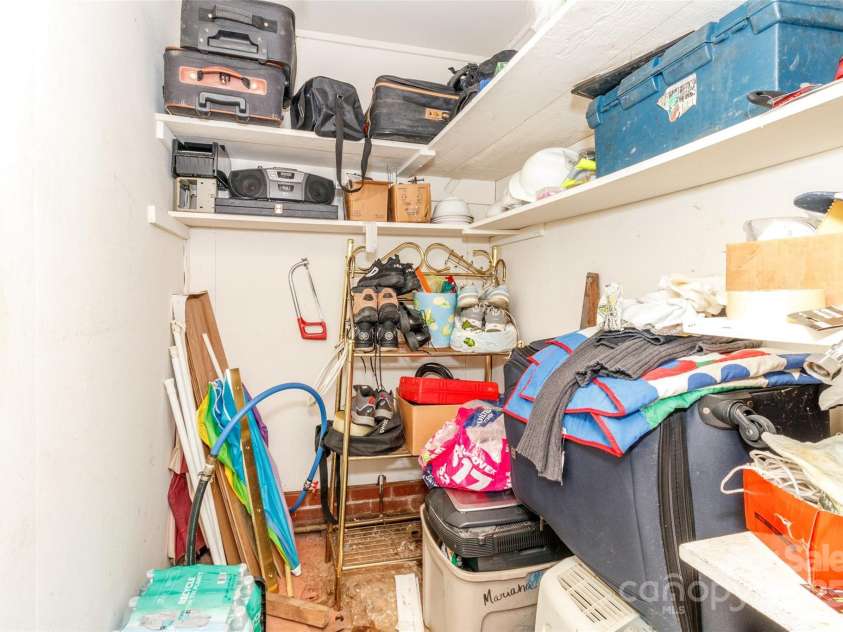 4015 Wilson Lane, Charlotte, NC 28206.  MLS# CAR4278178, YatesRealty ID 25834. 