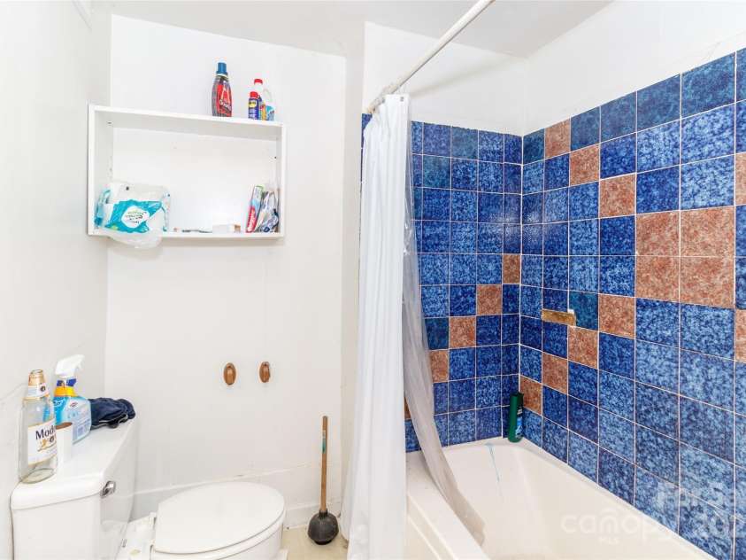 4015 Wilson Lane, Charlotte, NC 28206.  MLS# CAR4278178, YatesRealty ID 25834. 