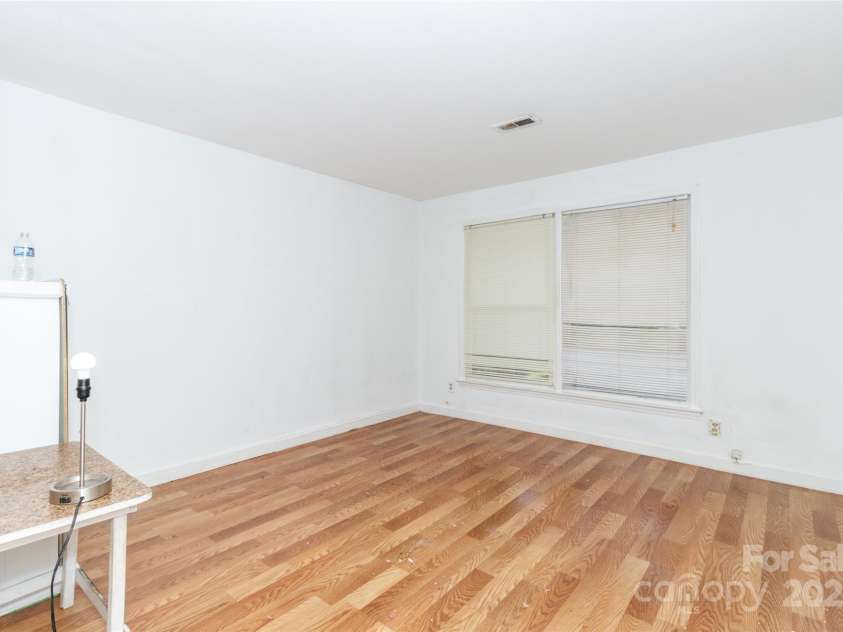 4015 Wilson Lane, Charlotte, NC 28206.  MLS# CAR4278178, YatesRealty ID 25834. 