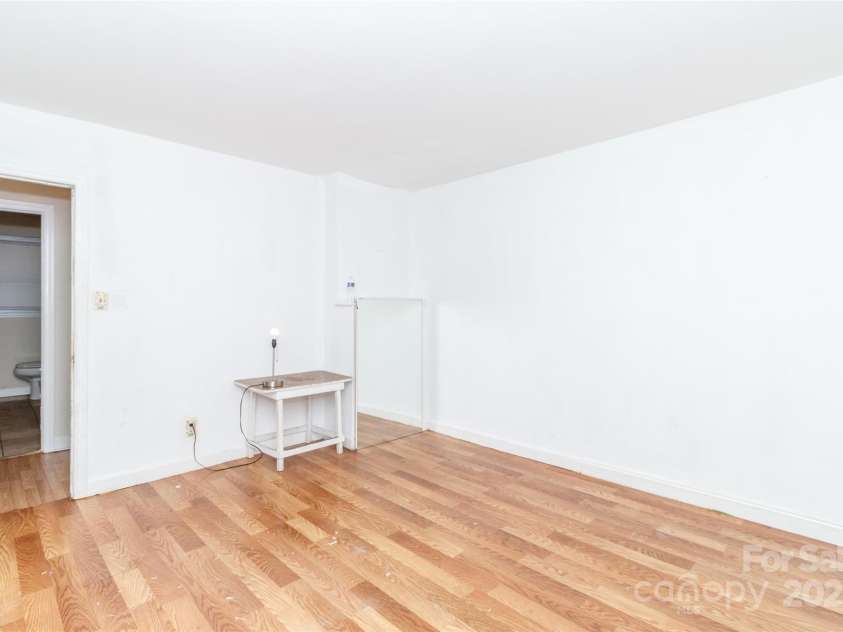 4015 Wilson Lane, Charlotte, NC 28206.  MLS# CAR4278178, YatesRealty ID 25834. 