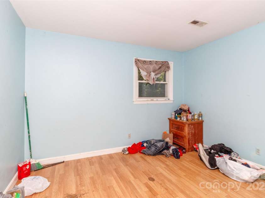 4015 Wilson Lane, Charlotte, NC 28206.  MLS# CAR4278178, YatesRealty ID 25834. 