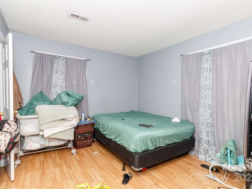 4015 Wilson Lane, Charlotte, NC 28206.  MLS# CAR4278178, YatesRealty ID 25834. 