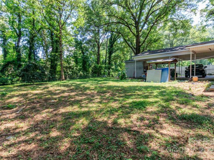 4015 Wilson Lane, Charlotte, NC 28206.  MLS# CAR4278178, YatesRealty ID 25834. 