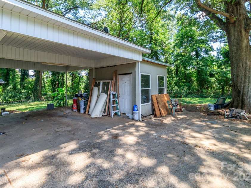 4015 Wilson Lane, Charlotte, NC 28206.  MLS# CAR4278178, YatesRealty ID 25834. 