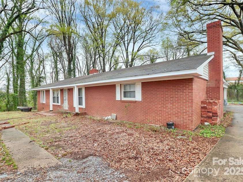 4015 Wilson Lane, Charlotte, NC 28206.  MLS# CAR4278178, YatesRealty ID 25834. 