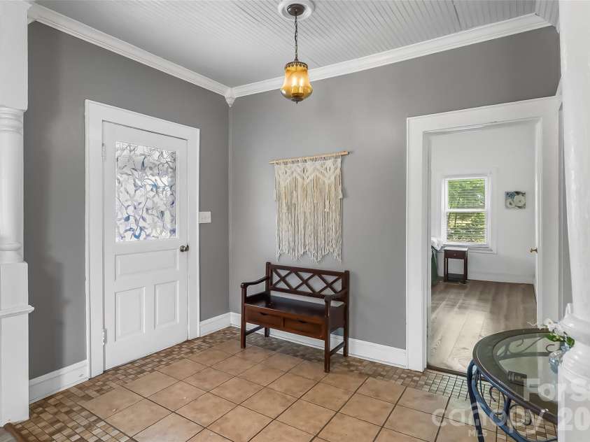 137 12th Street, Hickory, NC 28601.  MLS# CAR4380171, YatesRealty ID 25835. 