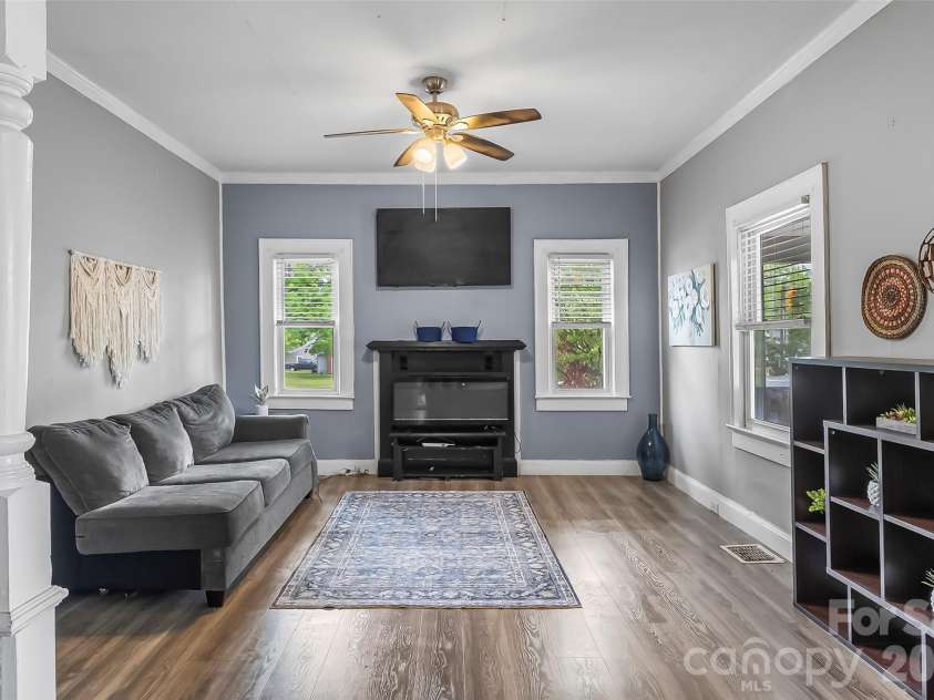 137 12th Street, Hickory, NC 28601.  MLS# CAR4380171, YatesRealty ID 25835. 
