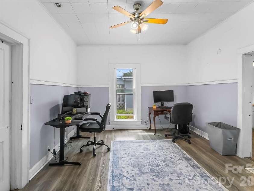 137 12th Street, Hickory, NC 28601.  MLS# CAR4380171, YatesRealty ID 25835. 