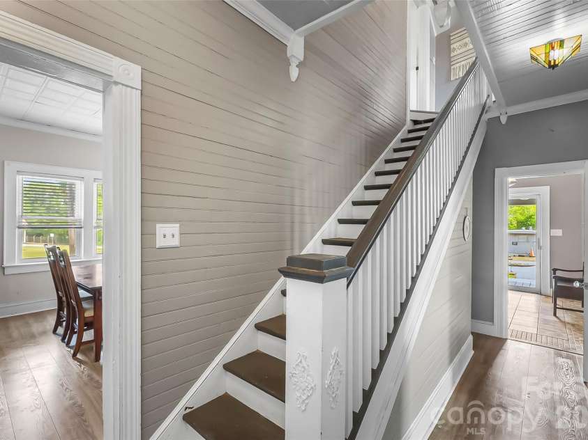 137 12th Street, Hickory, NC 28601.  MLS# CAR4380171, YatesRealty ID 25835. 
