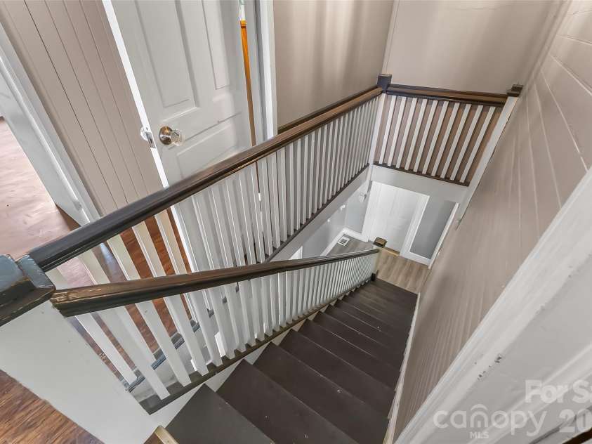 137 12th Street, Hickory, NC 28601.  MLS# CAR4380171, YatesRealty ID 25835. 