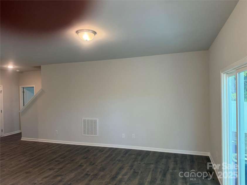 7 Scott Street, Concord, NC 28025.  MLS# CAR4328282, YatesRealty ID 25835. Great Room