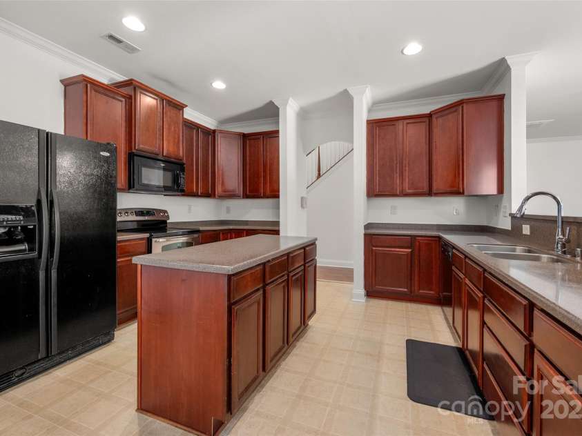 12802 Waterlyn Club Drive, Charlotte, NC 28278.  MLS# CAR4253323, YatesRealty ID 25837. 