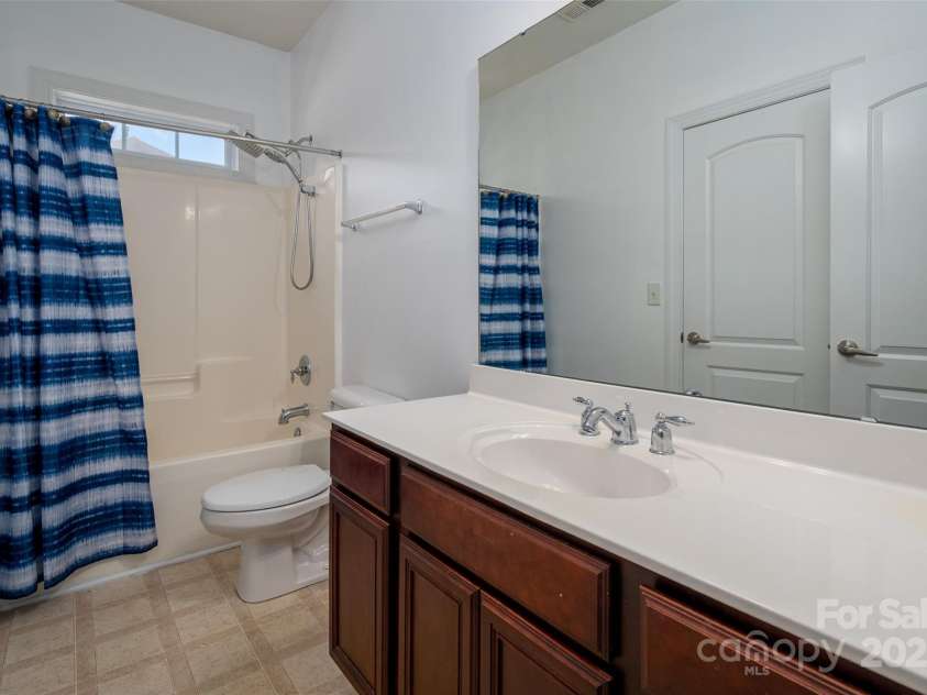 12802 Waterlyn Club Drive, Charlotte, NC 28278.  MLS# CAR4253323, YatesRealty ID 25837. 