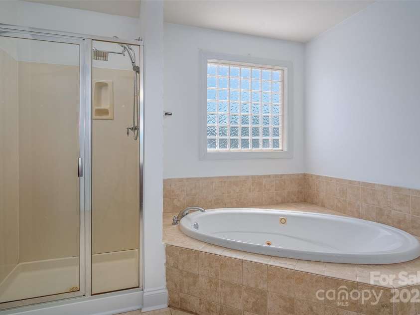 12802 Waterlyn Club Drive, Charlotte, NC 28278.  MLS# CAR4253323, YatesRealty ID 25837. 