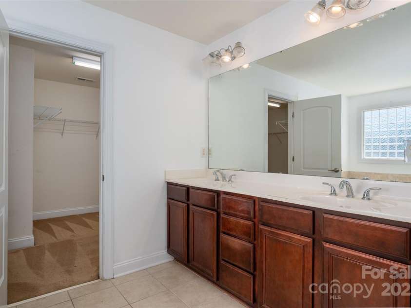 12802 Waterlyn Club Drive, Charlotte, NC 28278.  MLS# CAR4253323, YatesRealty ID 25837. 