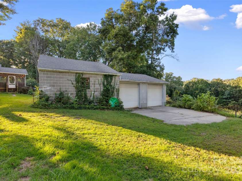 163 Pisgah View Road, Asheville, NC 28806.  MLS# CAR4294494, YatesRealty ID 2584. 4+ car detached Garage/Workshop