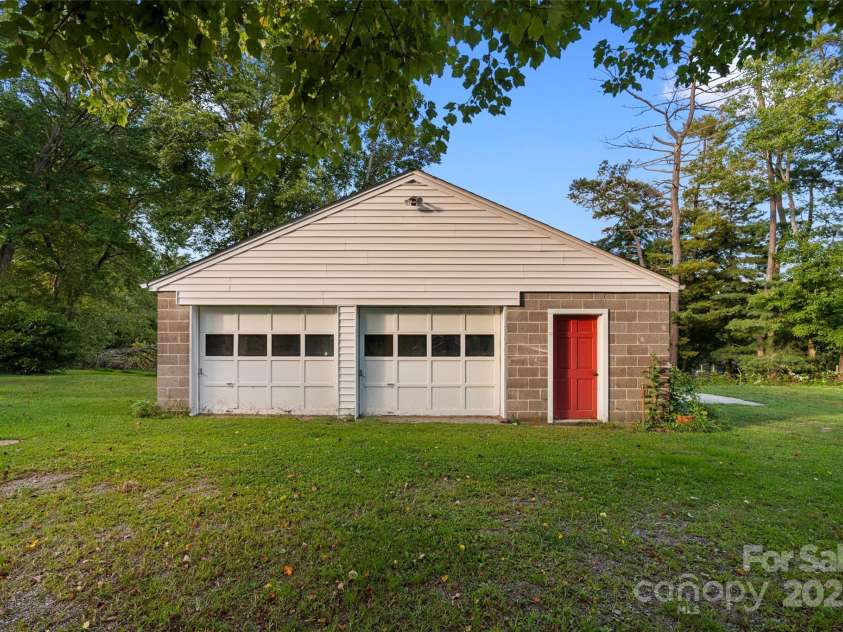 163 Pisgah View Road, Asheville, NC 28806.  MLS# CAR4294494, YatesRealty ID 2584. 4+ car garage/workshop with power!