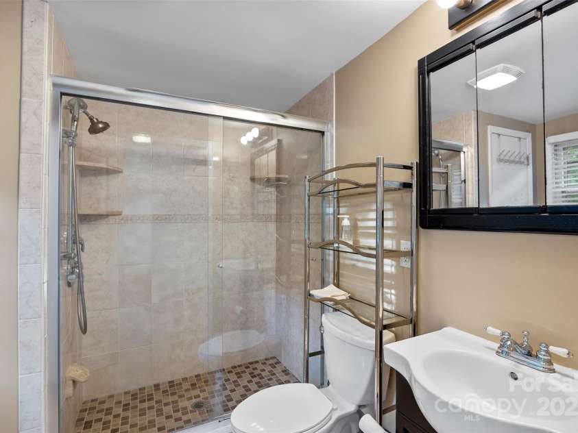 163 Pisgah View Road, Asheville, NC 28806.  MLS# CAR4294494, YatesRealty ID 2584. Full bath 1