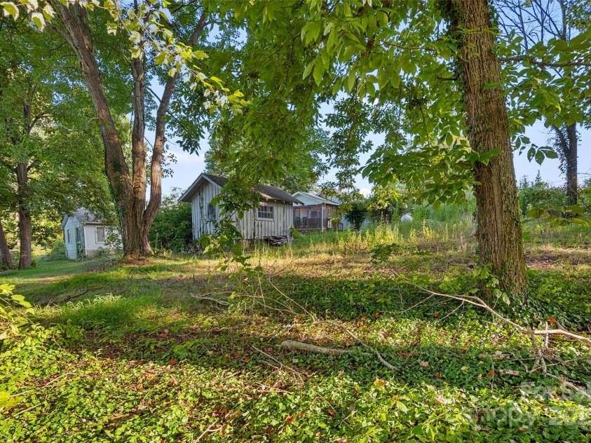 163 Pisgah View Road, Asheville, NC 28806.  MLS# CAR4294494, YatesRealty ID 2584. Lots of usable yard space