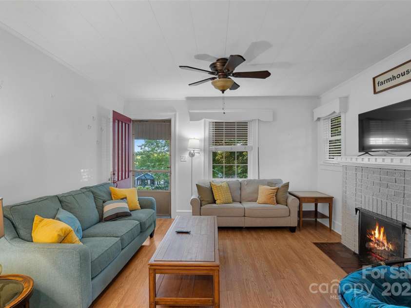 163 Pisgah View Road, Asheville, NC 28806.  MLS# CAR4294494, YatesRealty ID 2584. Main living area