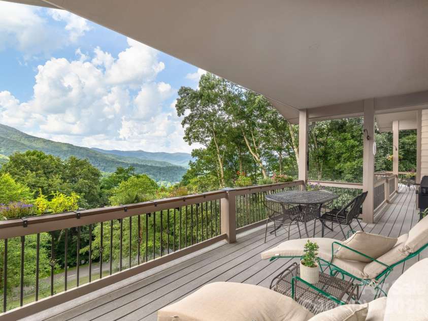 37 Enclave Drive, Waynesville, NC 28786.  MLS# CAR4329096, YatesRealty ID 2584. 
