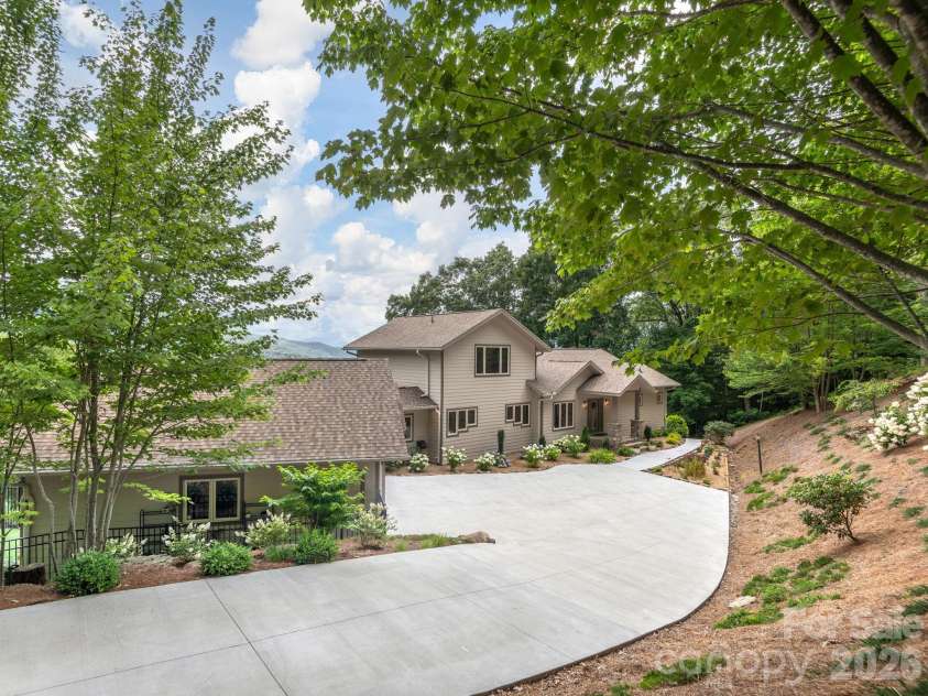37 Enclave Drive, Waynesville, NC 28786.  MLS# CAR4329096, YatesRealty ID 2584. 