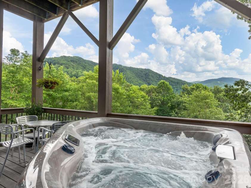37 Enclave Drive, Waynesville, NC 28786.  MLS# CAR4329096, YatesRealty ID 2584. 