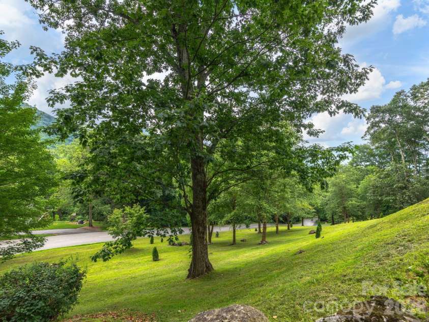 37 Enclave Drive, Waynesville, NC 28786.  MLS# CAR4329096, YatesRealty ID 2584. 