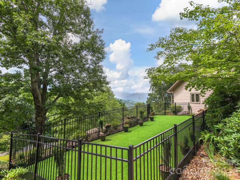 37 Enclave Drive, Waynesville, NC 28786.  MLS# CAR4329096, YatesRealty ID 2584. 