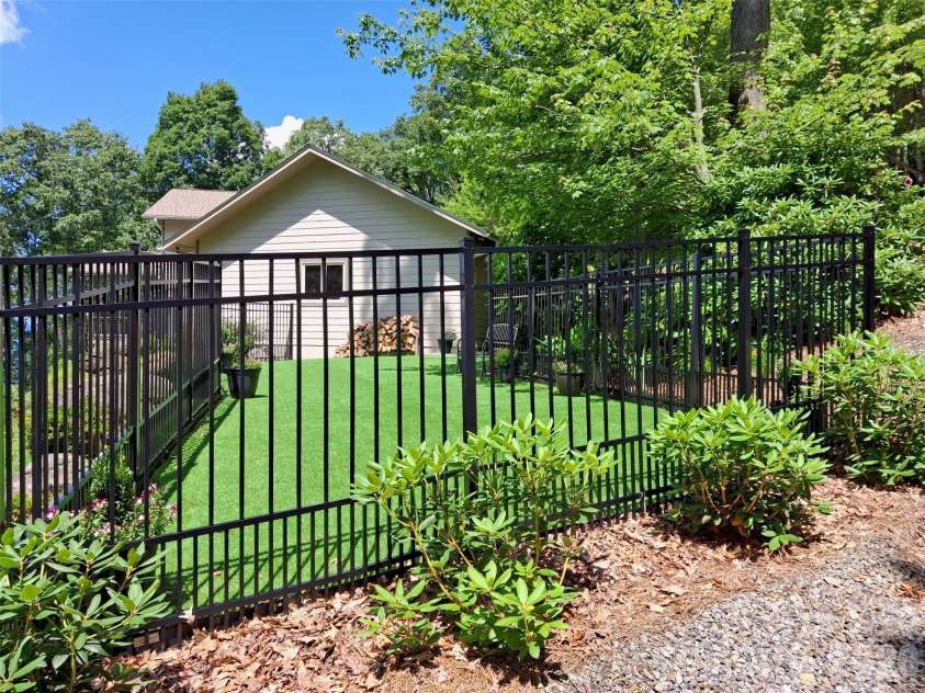 37 Enclave Drive, Waynesville, NC 28786.  MLS# CAR4329096, YatesRealty ID 2584. 