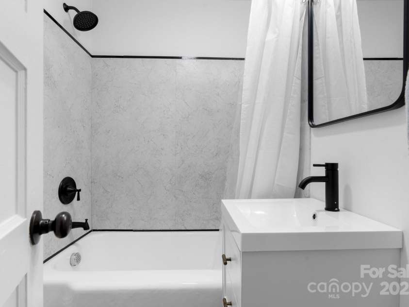 116 Barnes Lane, Stony Point, NC 28678.  MLS# CAR4313690, YatesRealty ID 25840. 