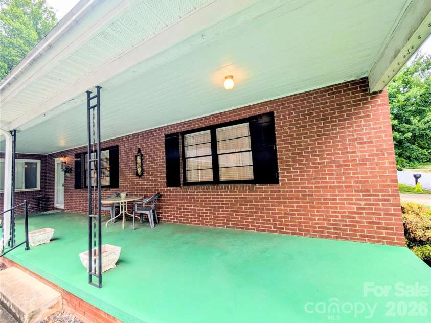 1014 Wright Street, Lenoir, NC 28645.  MLS# CAR4386662, YatesRealty ID 25841. 