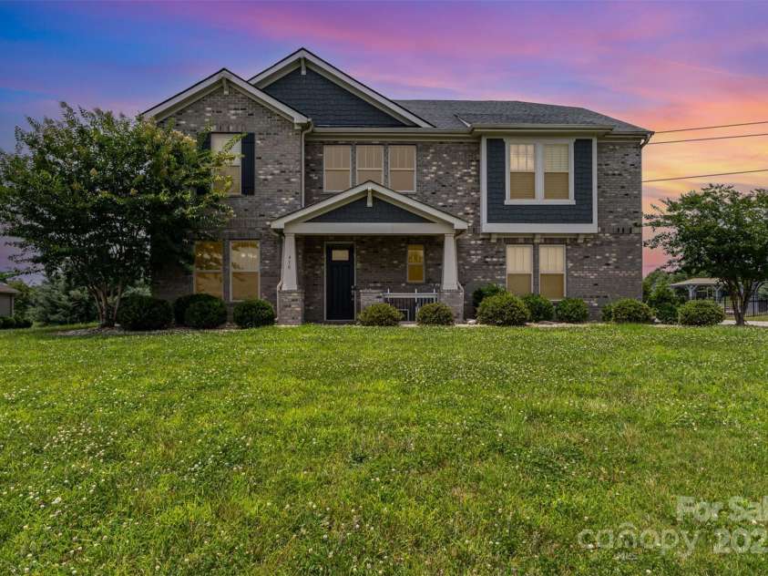 410 Alucio Court, Matthews, NC 28104.  MLS# CAR4270056, YatesRealty ID 25842. 
