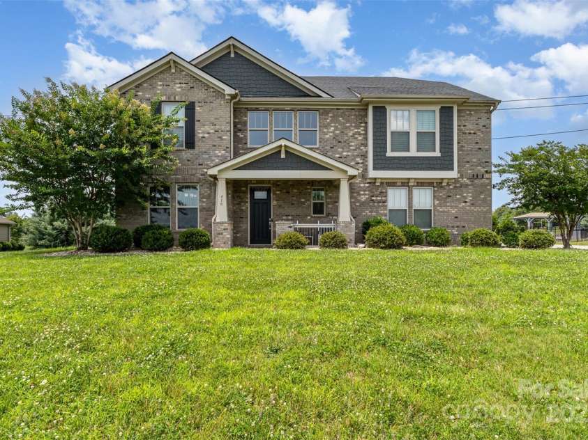410 Alucio Court, Matthews, NC 28104.  MLS# CAR4270056, YatesRealty ID 25842. 