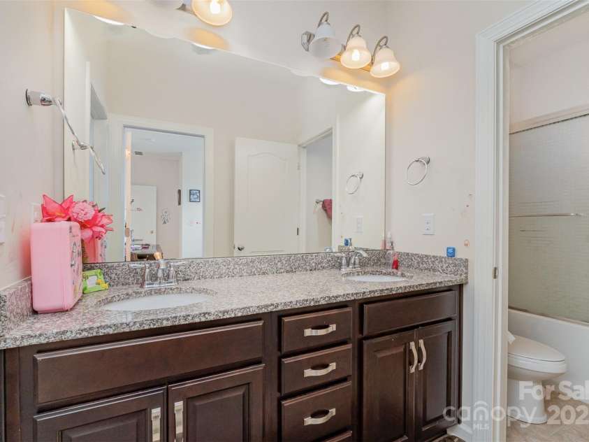 410 Alucio Court, Matthews, NC 28104.  MLS# CAR4270056, YatesRealty ID 25842. 