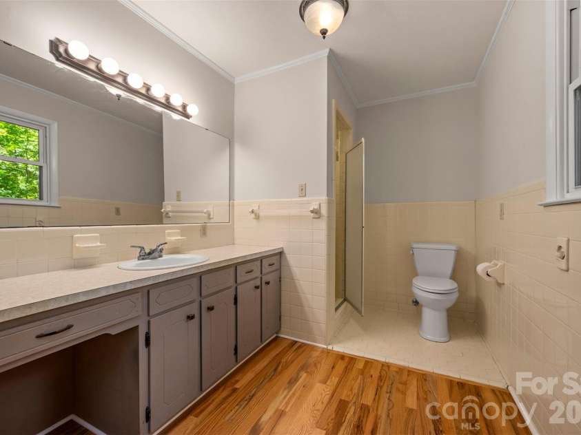 427 Georgia Avenue, Forest City, NC 28043.  MLS# CAR4382285, YatesRealty ID 25842. Primary Bathroom